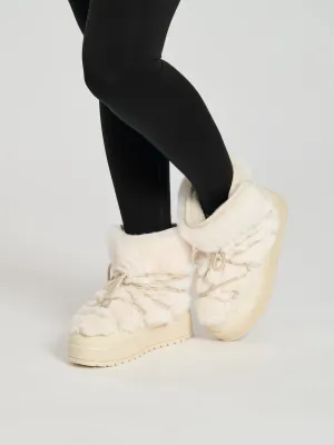 The 'Sleet' faux fur lace up snow boots in vanilla